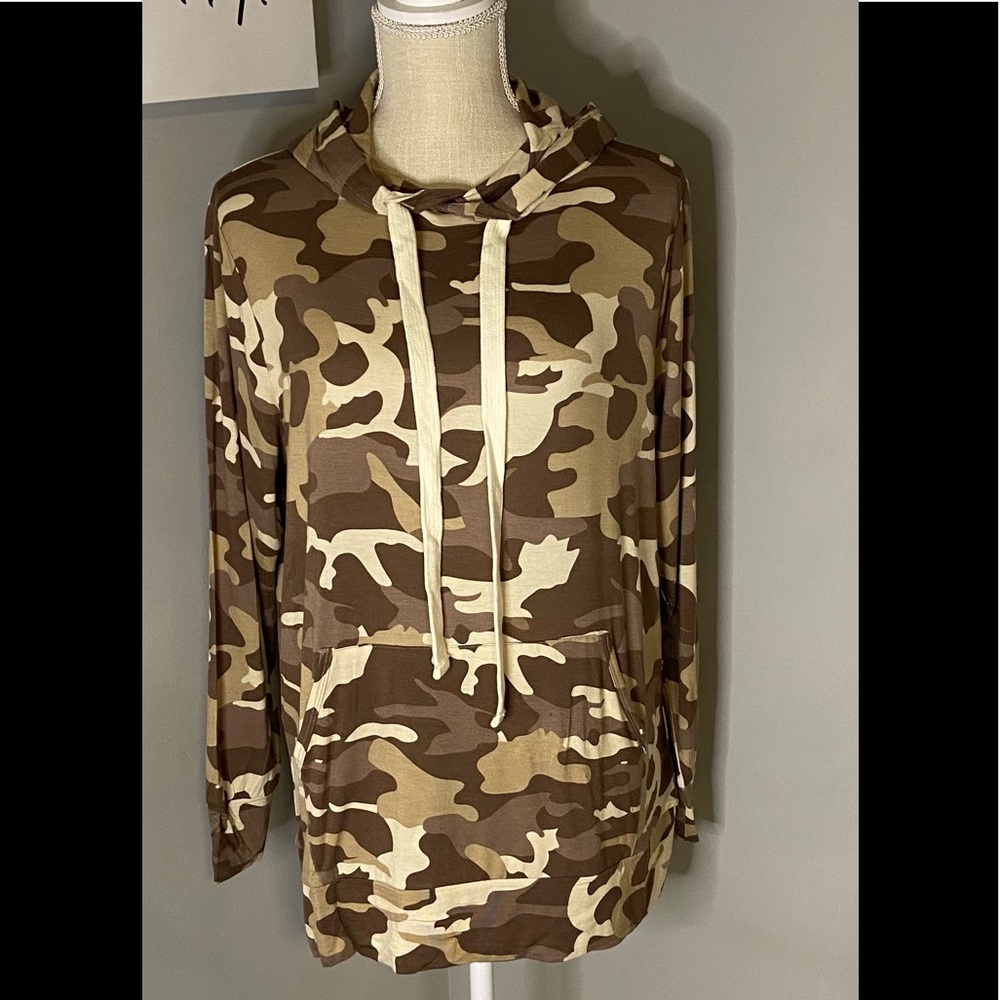 Long sleeve camo pull over with hoodie